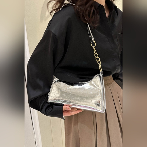 Women's Silver Shiny Metallic PU Leather Shoulder Bag - Picture 4 of 4